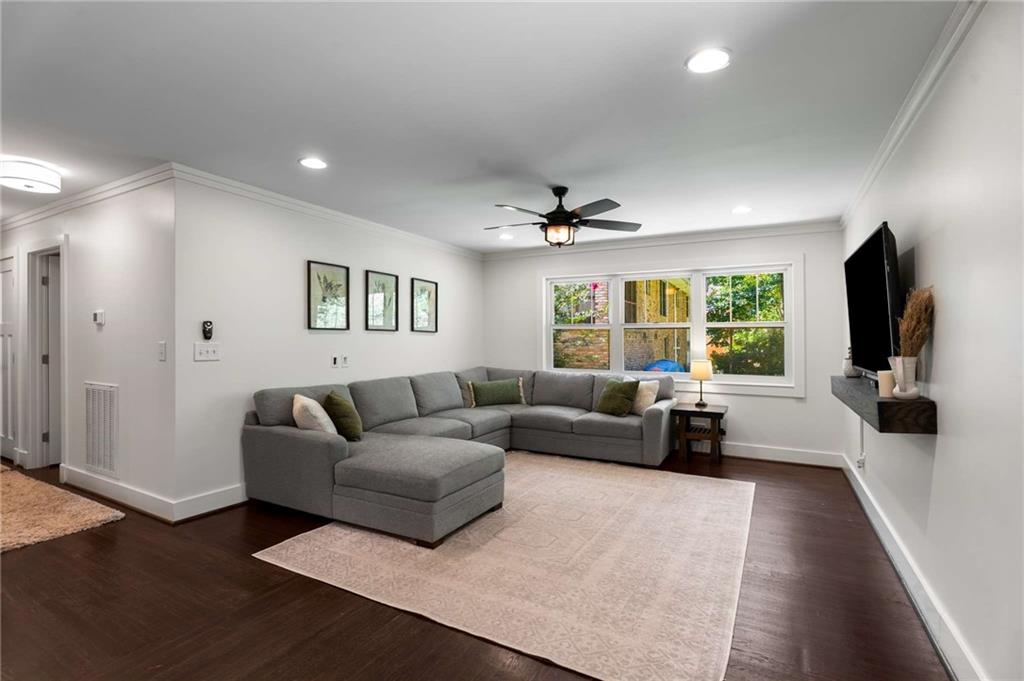 1209 Pinehurst Circle SE