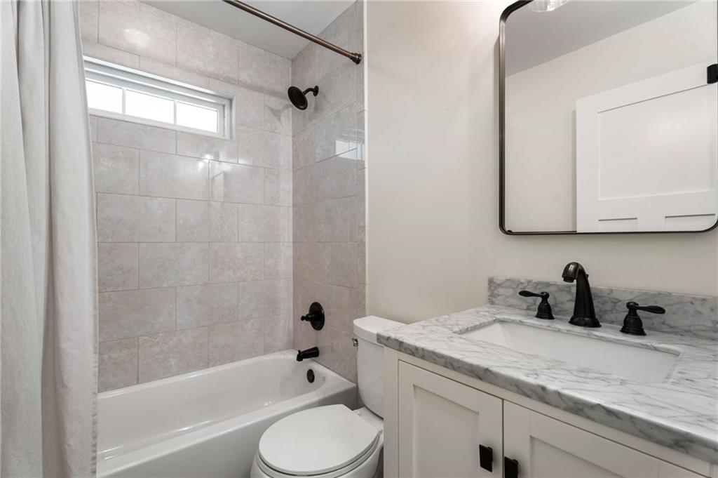 1209 Pinehurst Circle SE