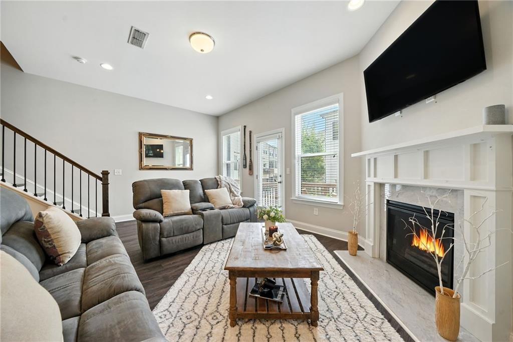 705 Bismark Road NE