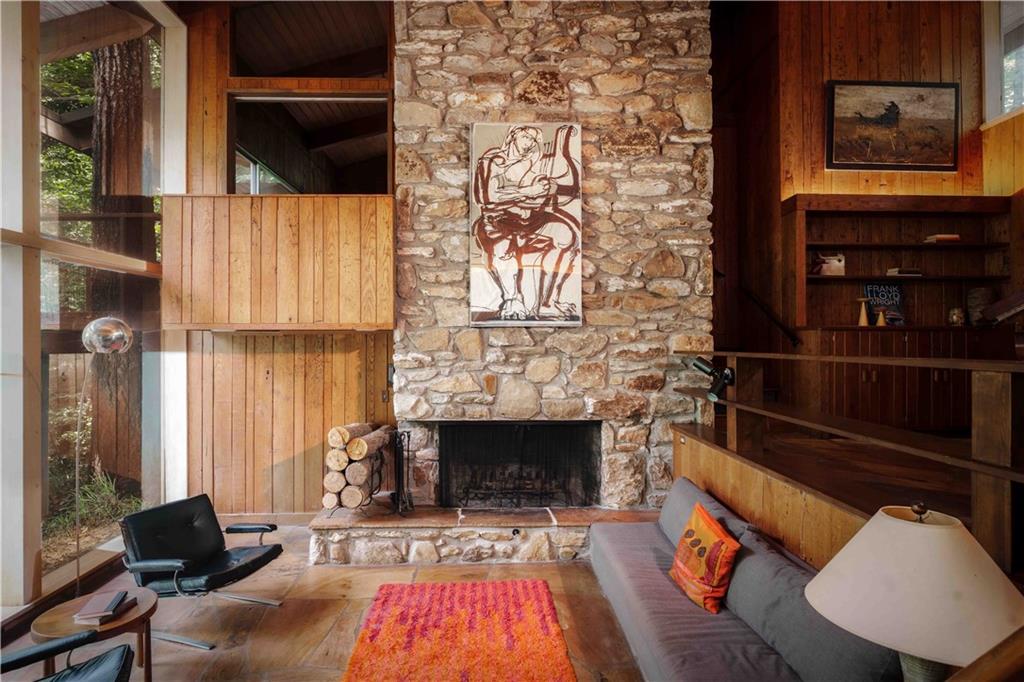 393 The Falls Court NE