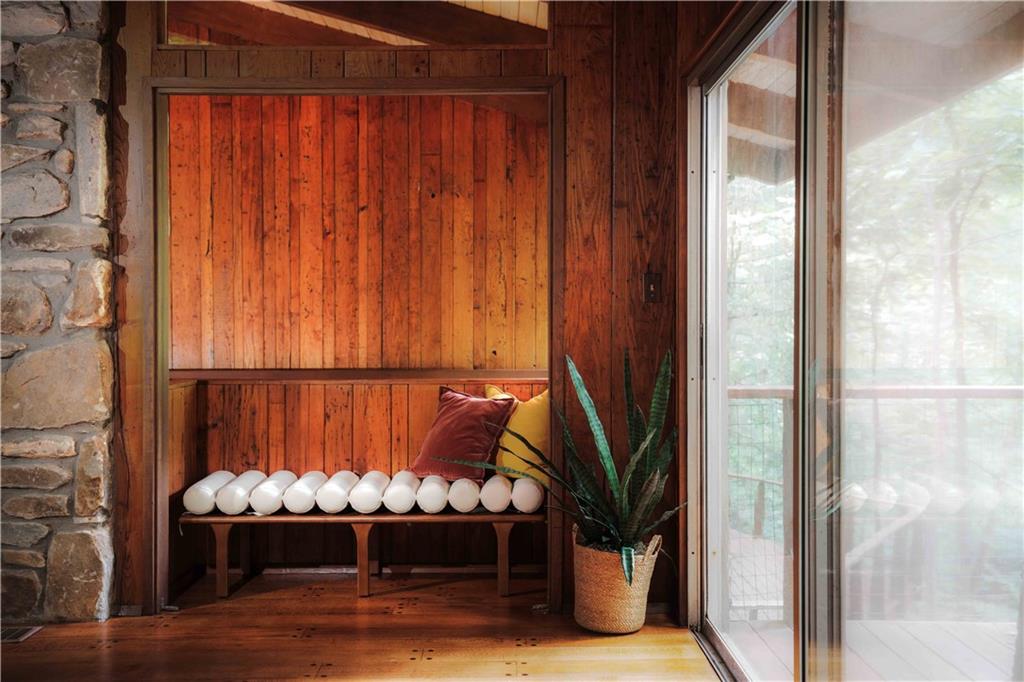 393 The Falls Court NE