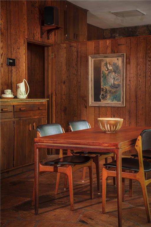 393 The Falls Court NE