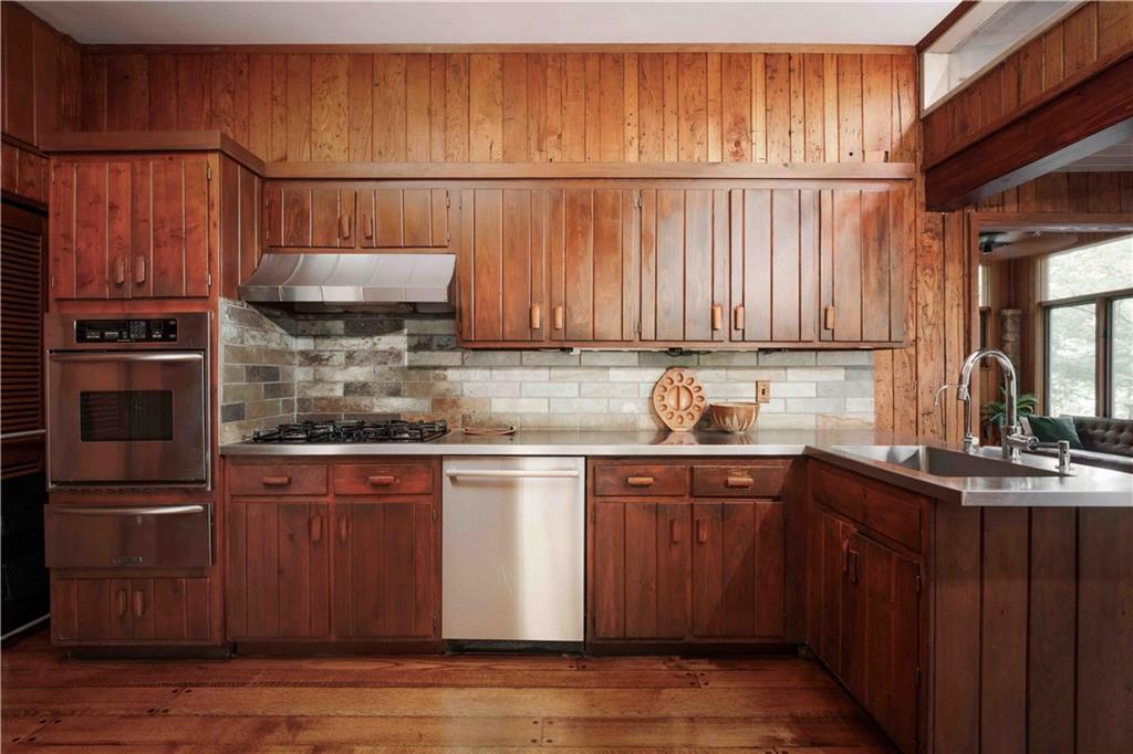 393 The Falls Court NE