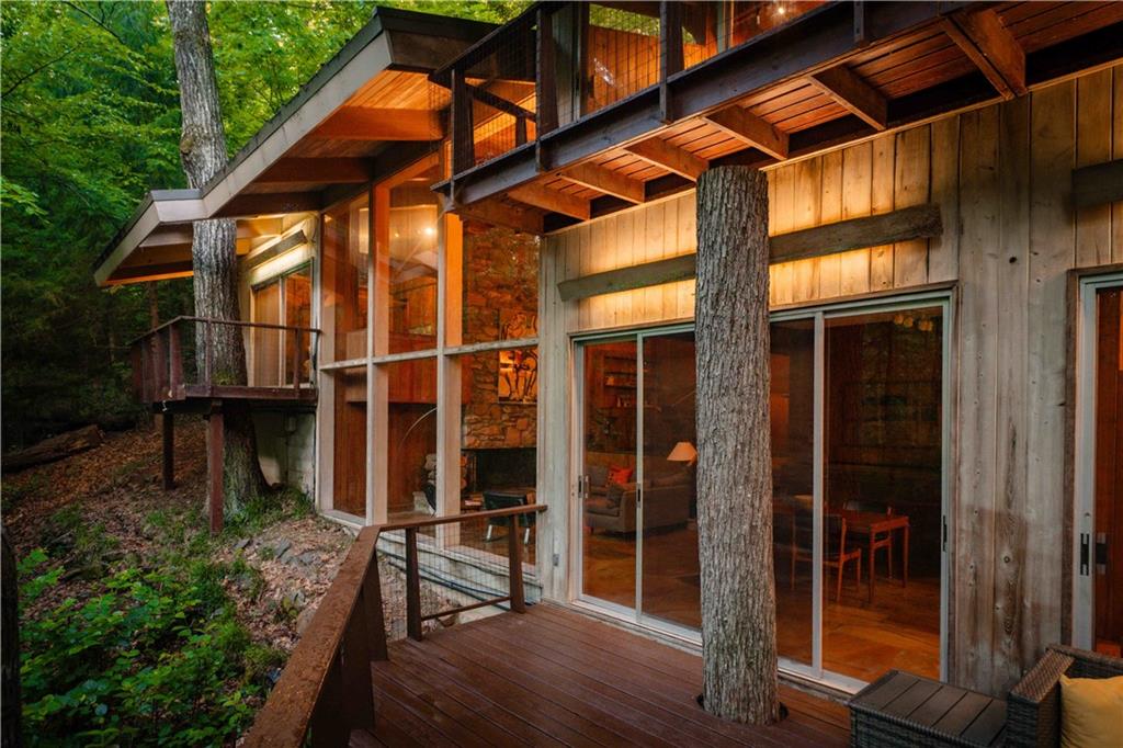 393 The Falls Court NE