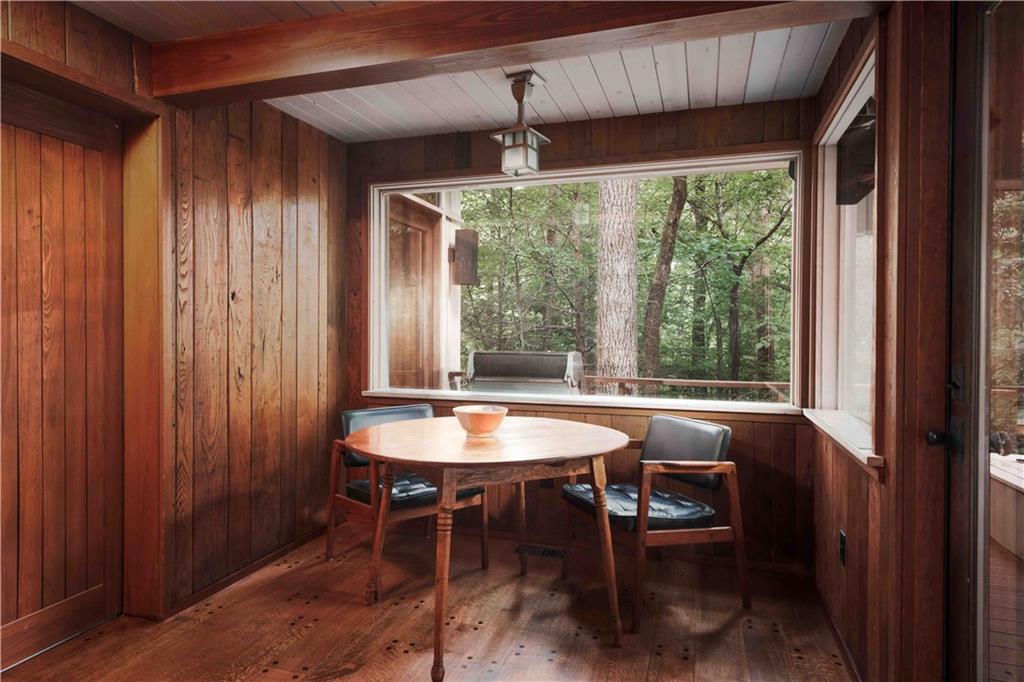 393 The Falls Court NE