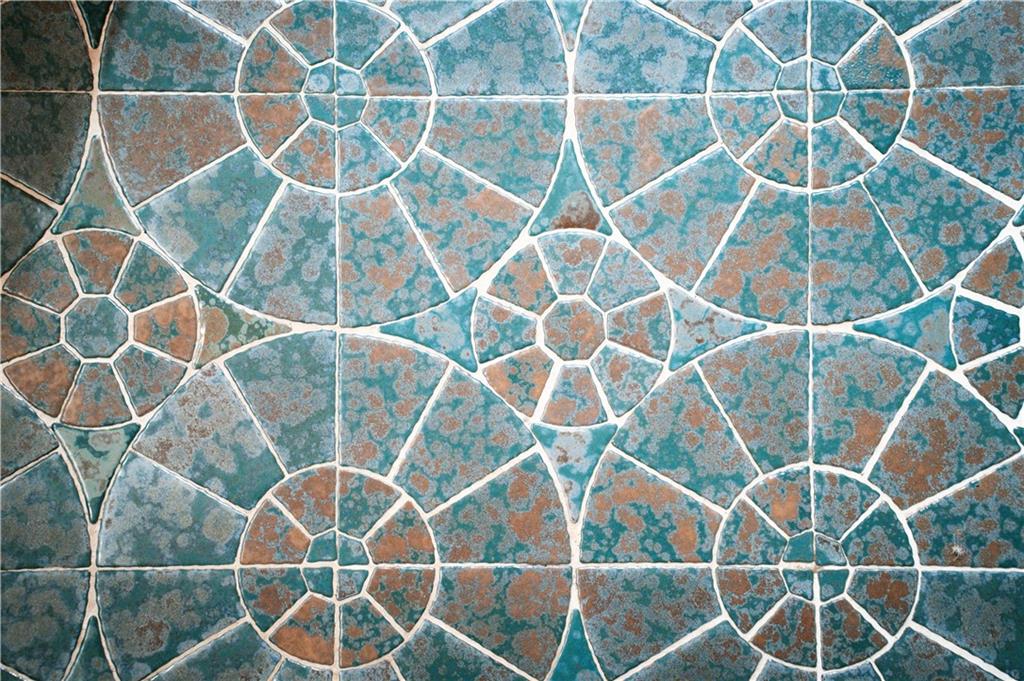 393 The Falls Court NE