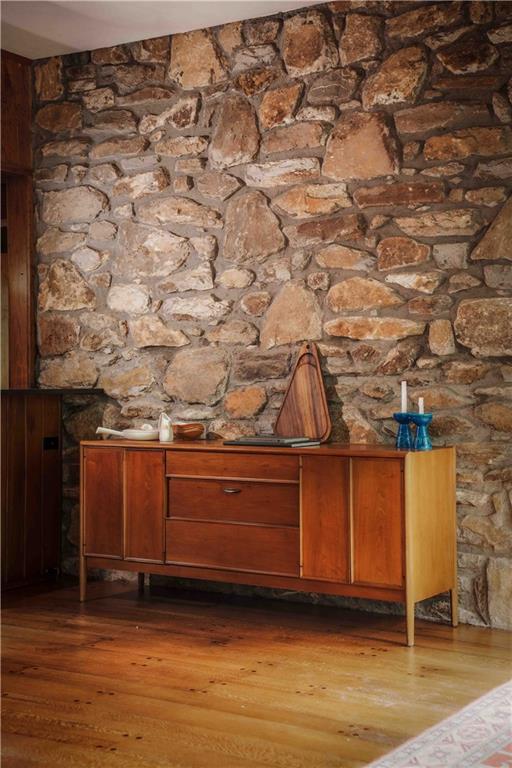 393 The Falls Court NE