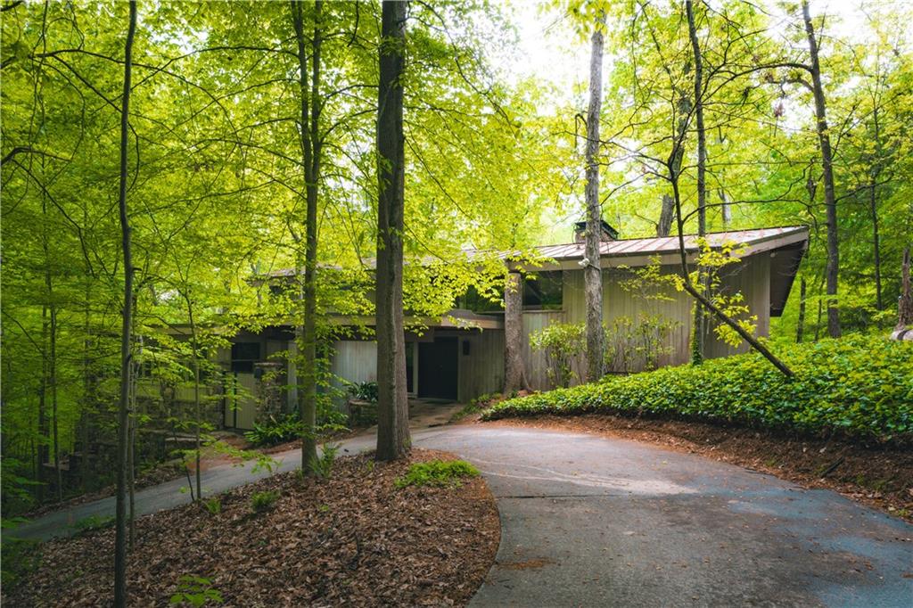 393 The Falls Court NE