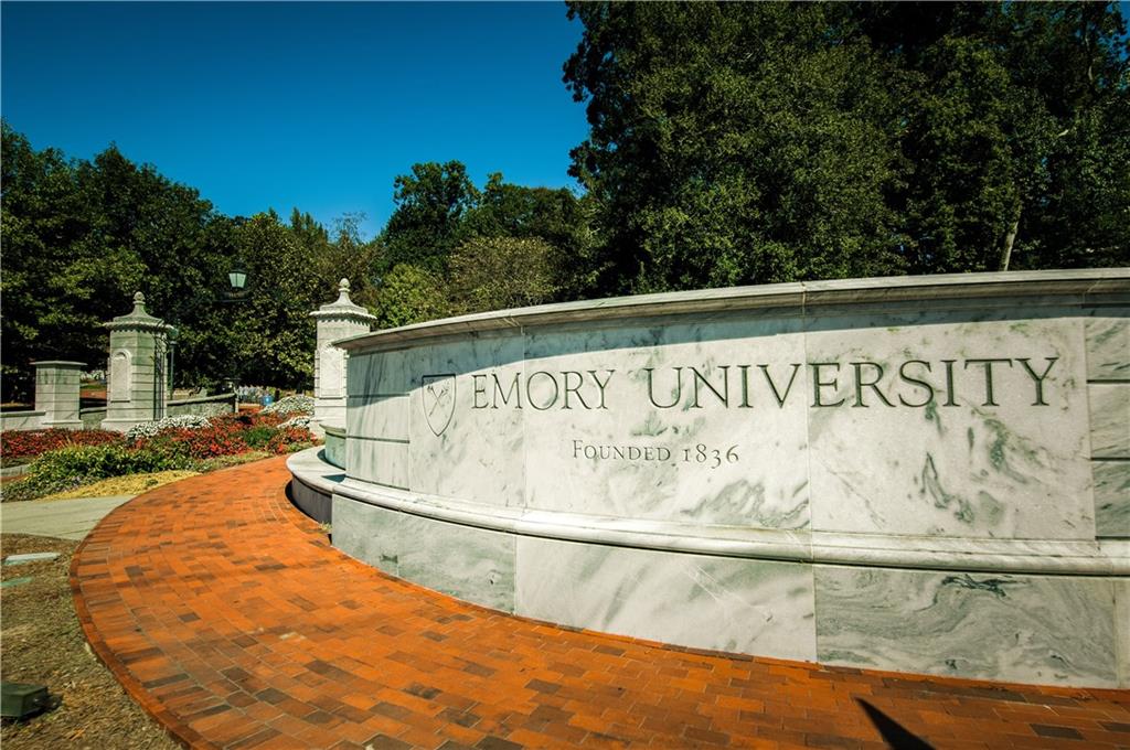 393 The Falls Court NE