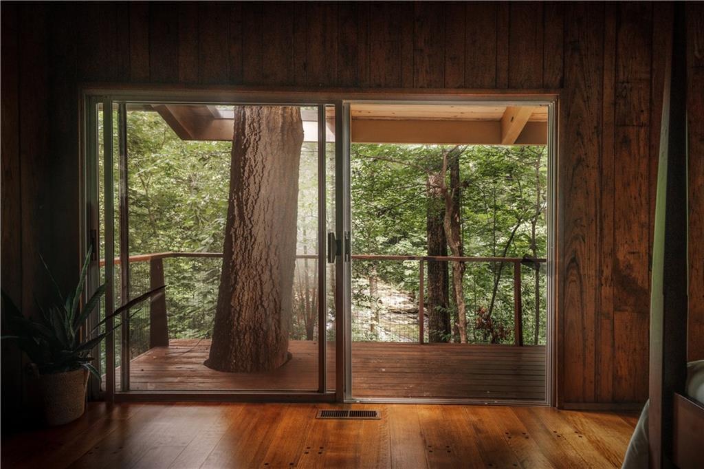 393 The Falls Court NE