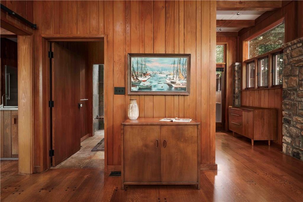 393 The Falls Court NE