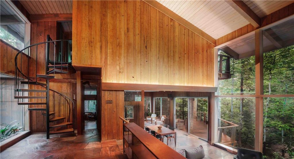 393 The Falls Court NE