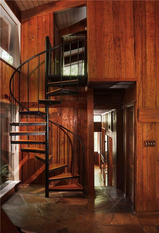 393 The Falls Court NE