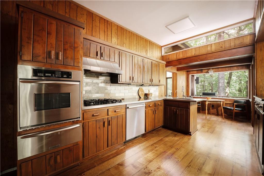 393 The Falls Court NE