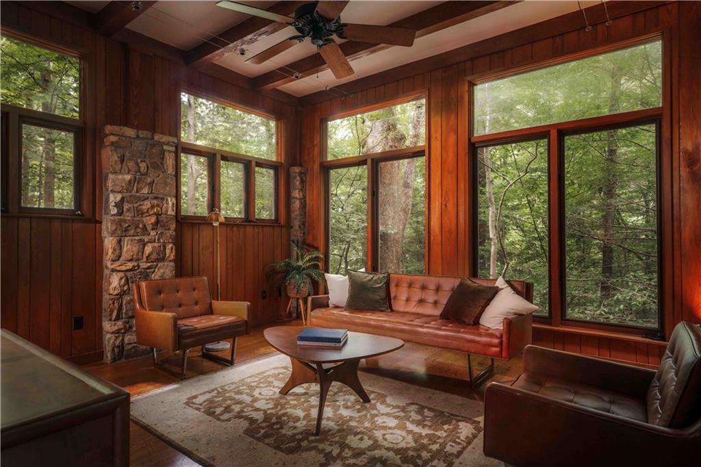 393 The Falls Court NE