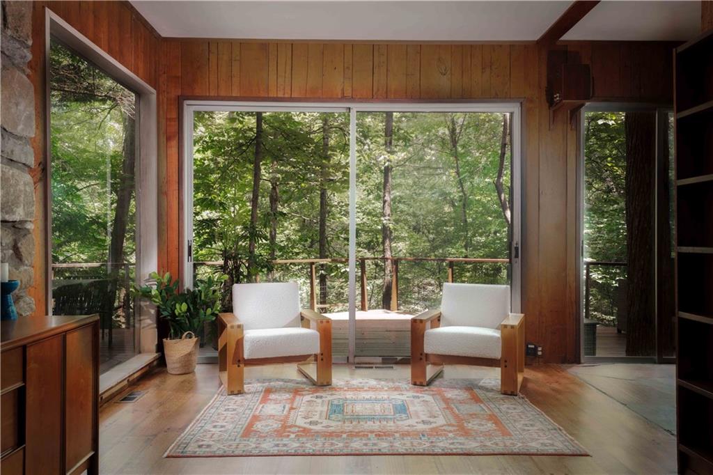 393 The Falls Court NE