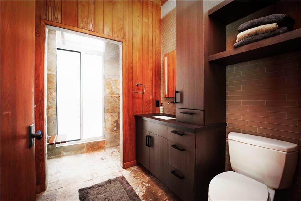 393 The Falls Court NE