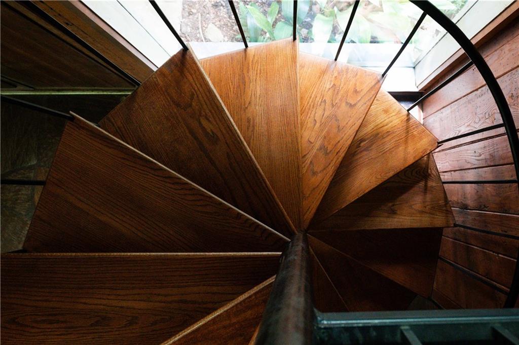 393 The Falls Court NE