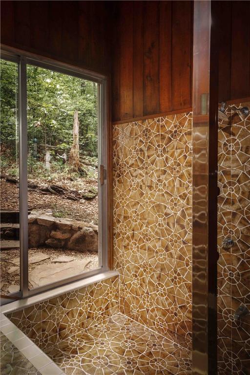 393 The Falls Court NE