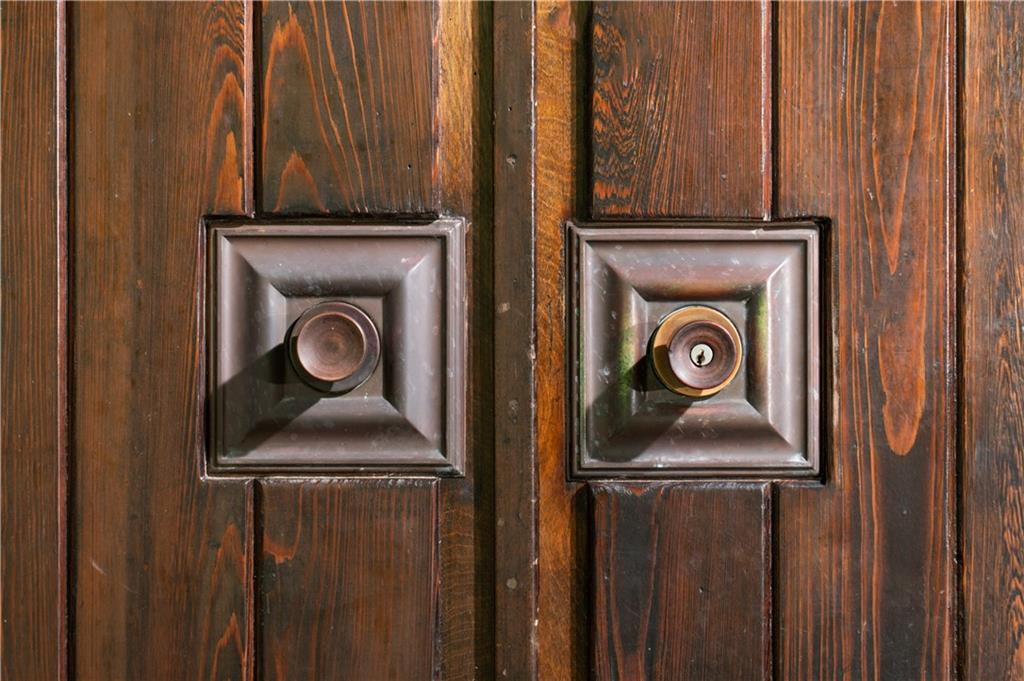 393 The Falls Court NE