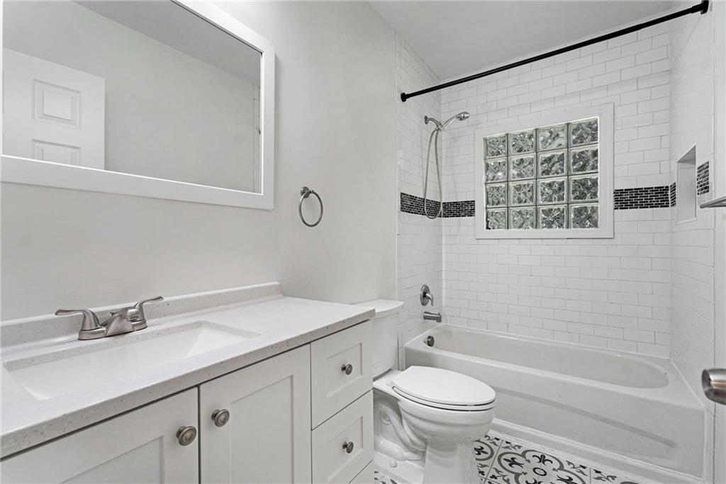 1739 Emerald Avenue SW