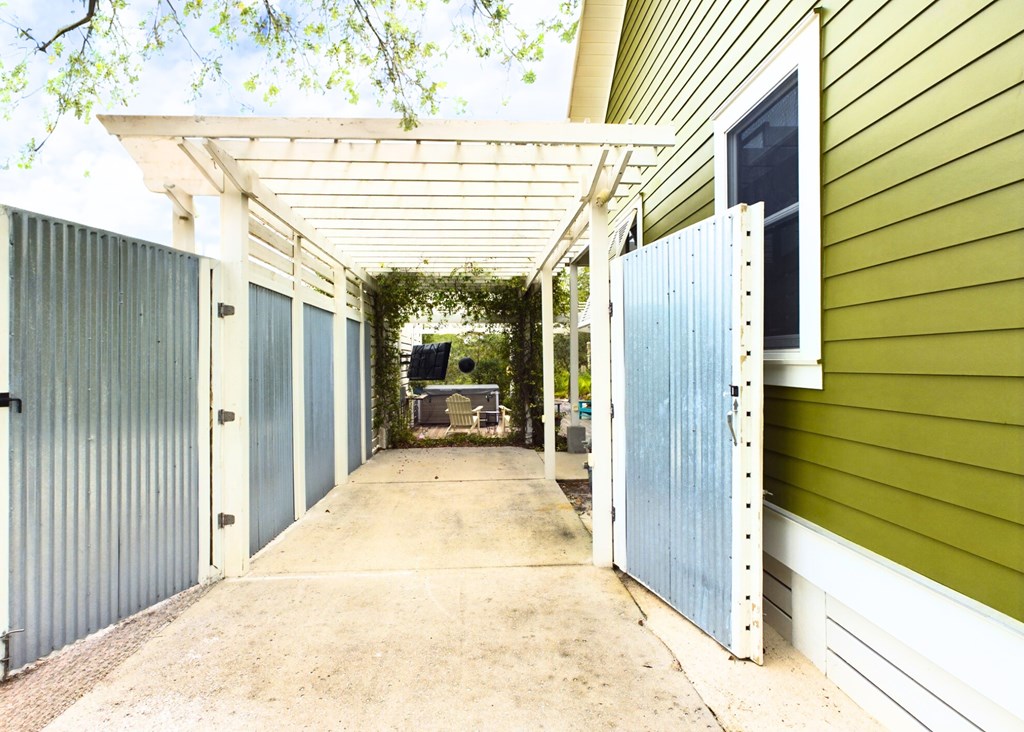614 Tide Water Dr, Port St. Joe 32456