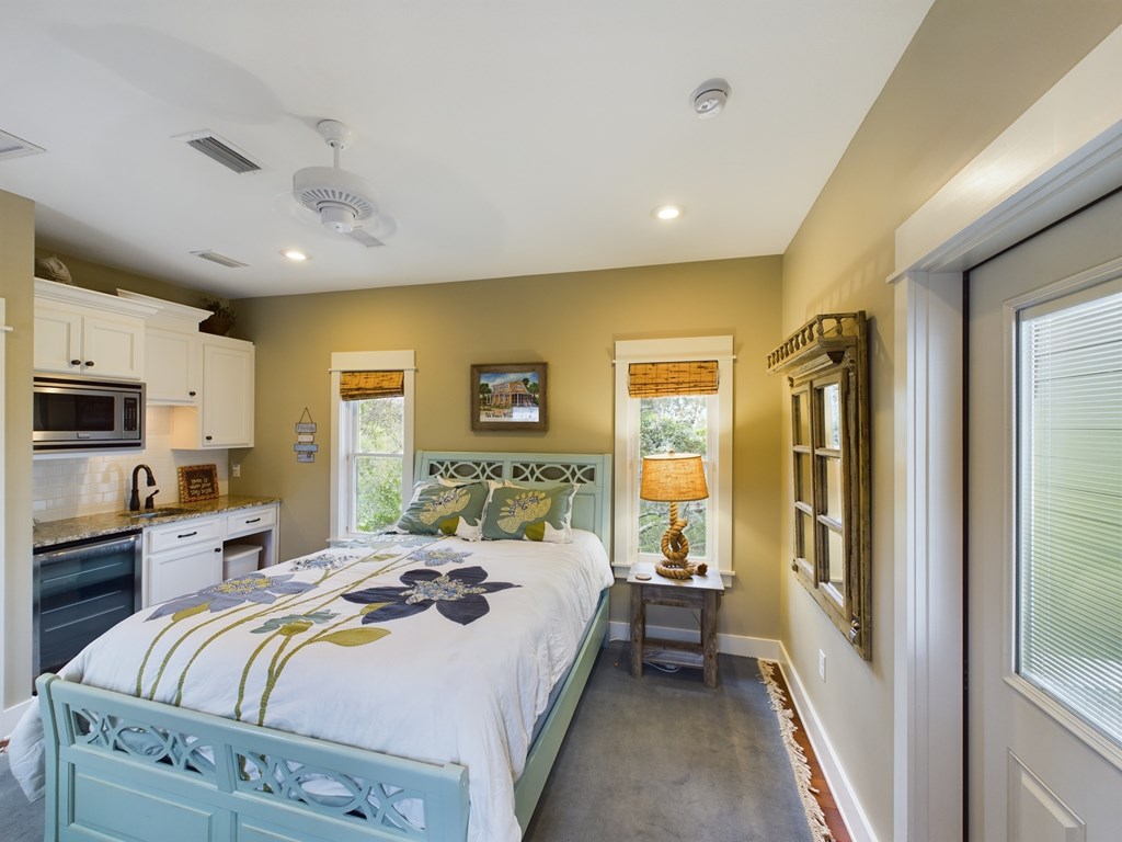 614 Tide Water Dr, Port St. Joe 32456