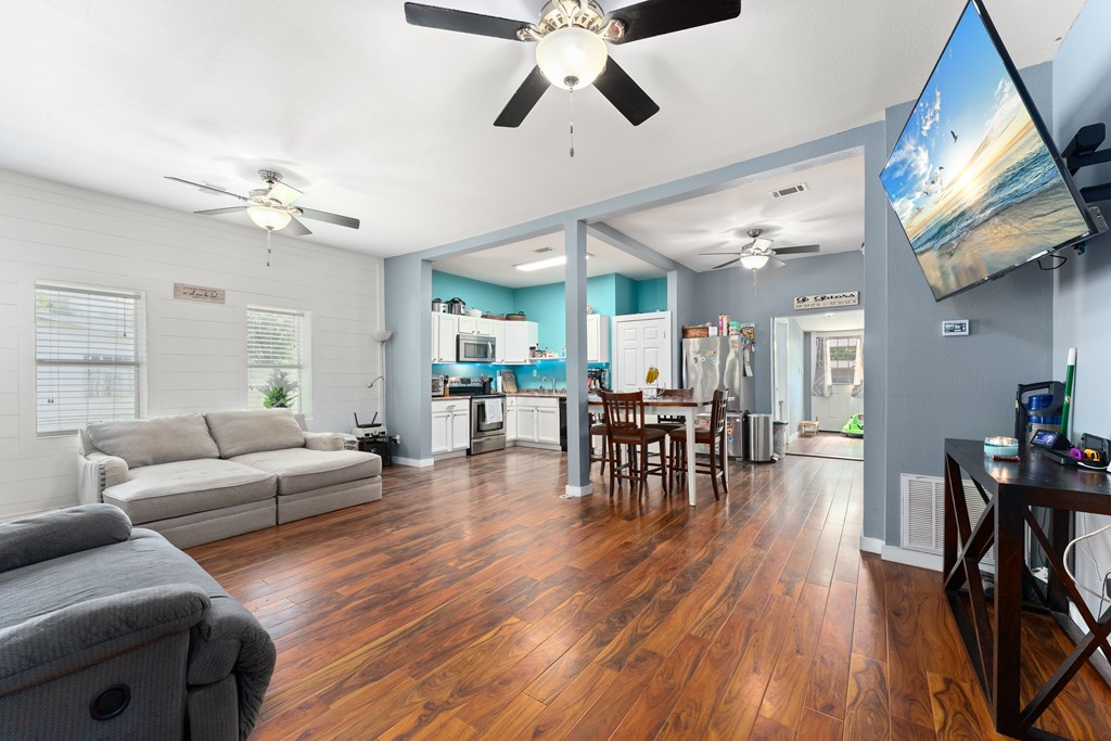 220 West Ave, 32465
