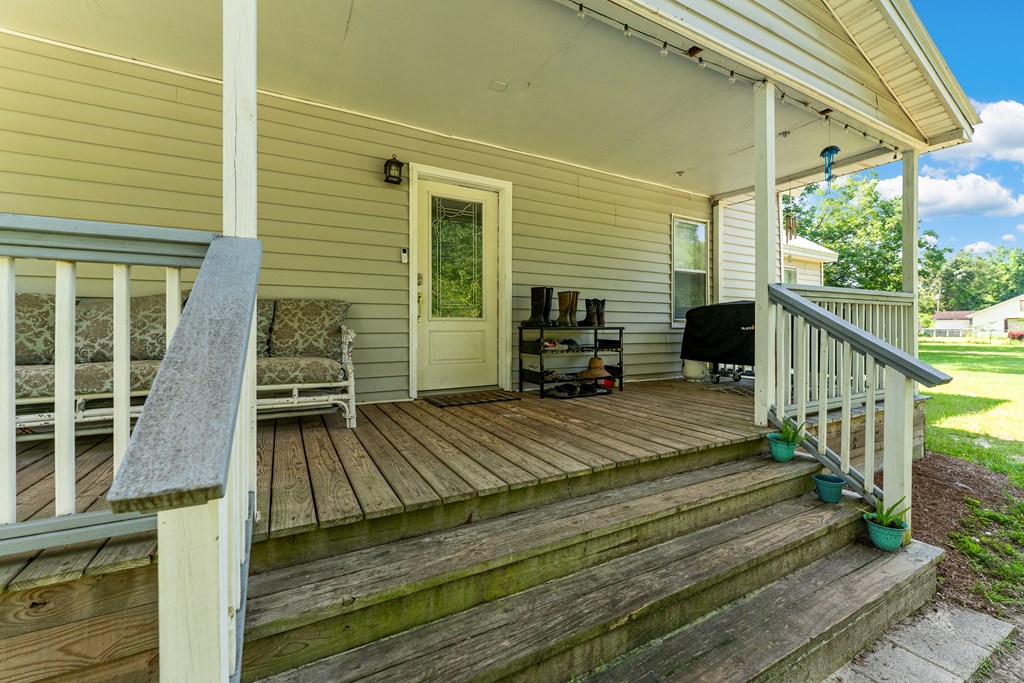 220 West Ave, 32465