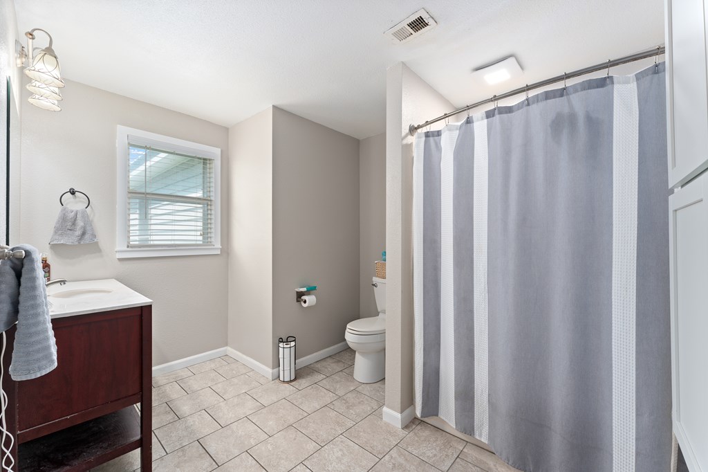 220 West Ave, 32465