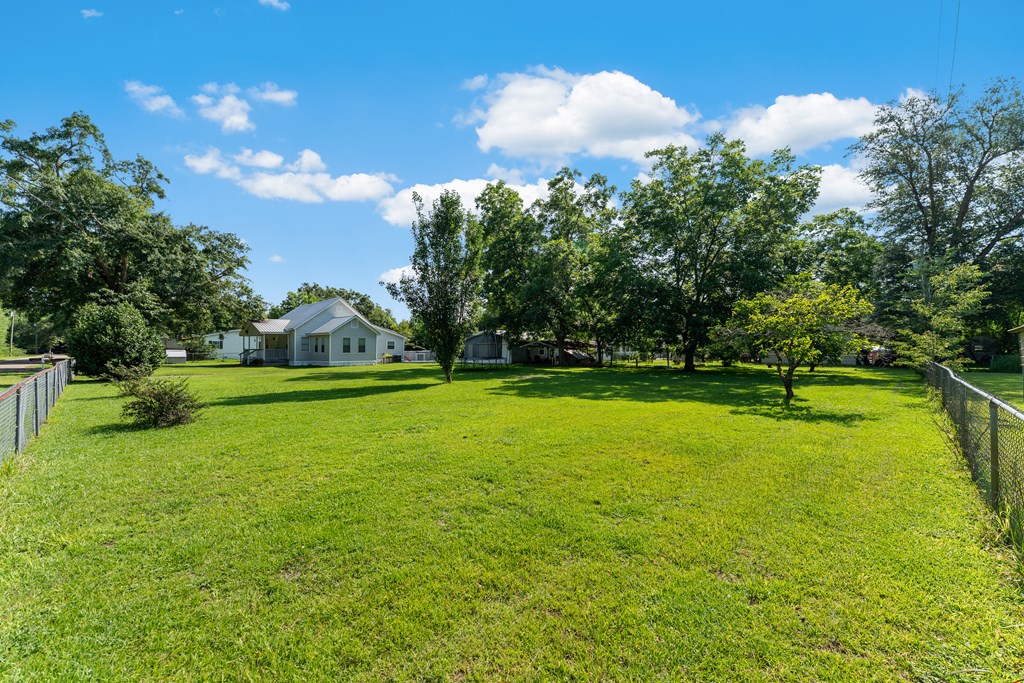 220 West Ave, 32465