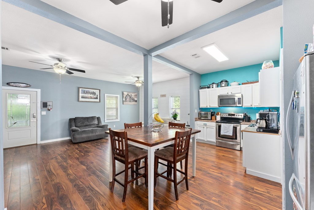 220 West Ave, 32465
