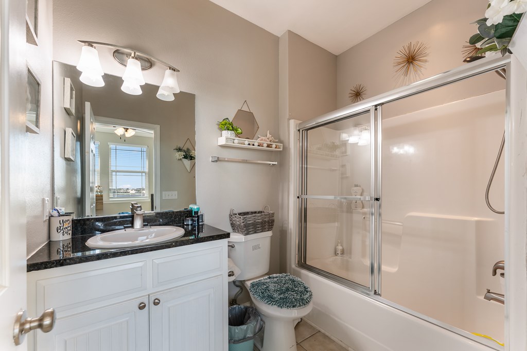 1120 15th St # f, 32456 Unit: 1-f