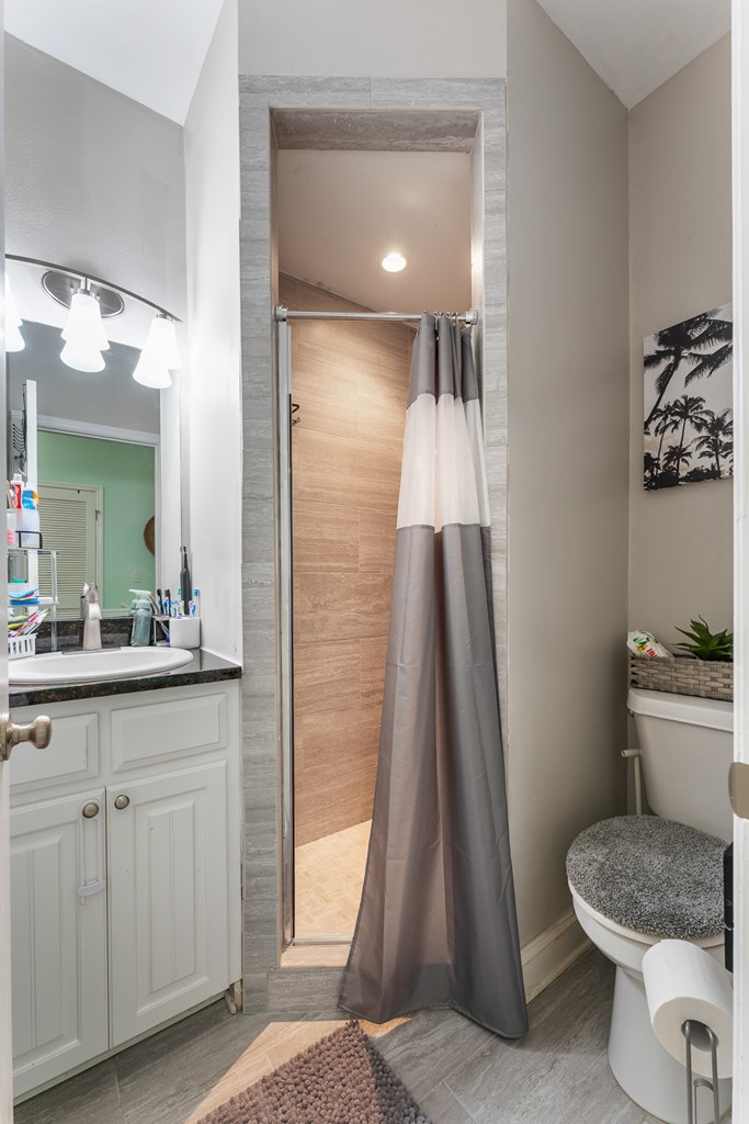 1120 15th St # f, 32456 Unit: 1-f