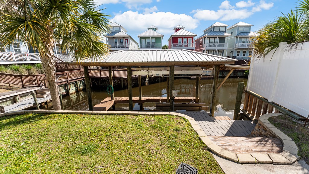 111 N 32nd St, 32456