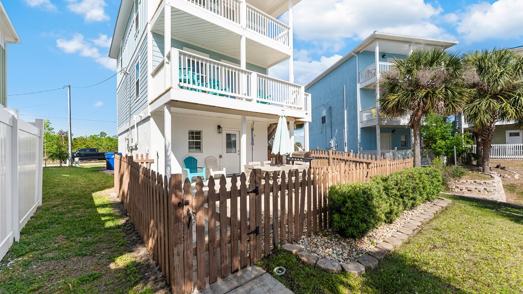 111 N 32nd St, 32456