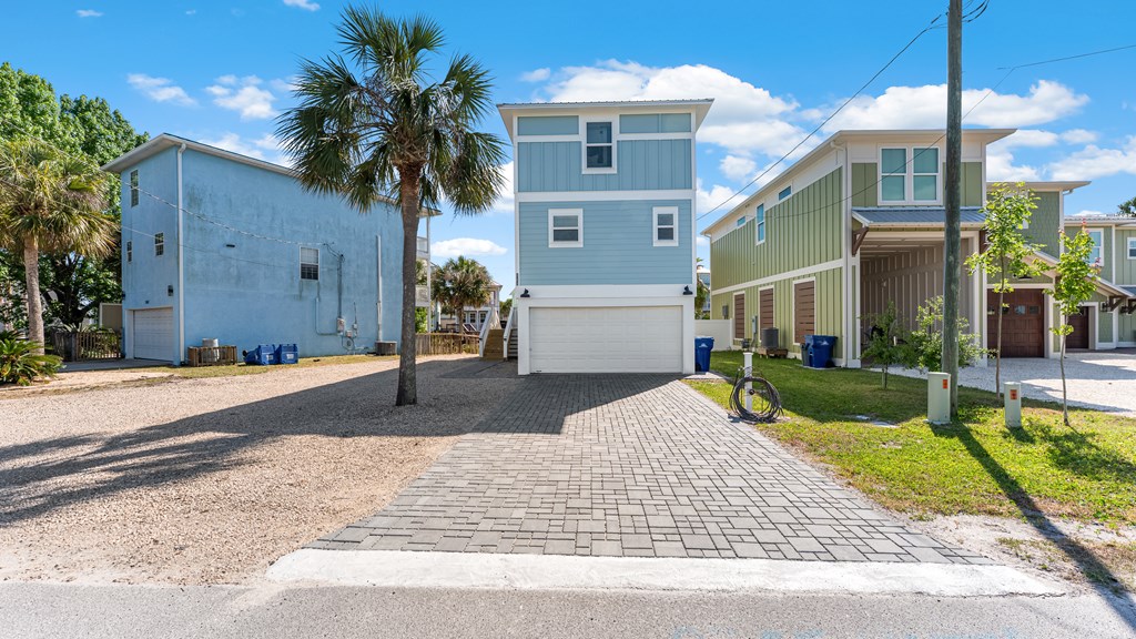 111 N 32nd St, 32456