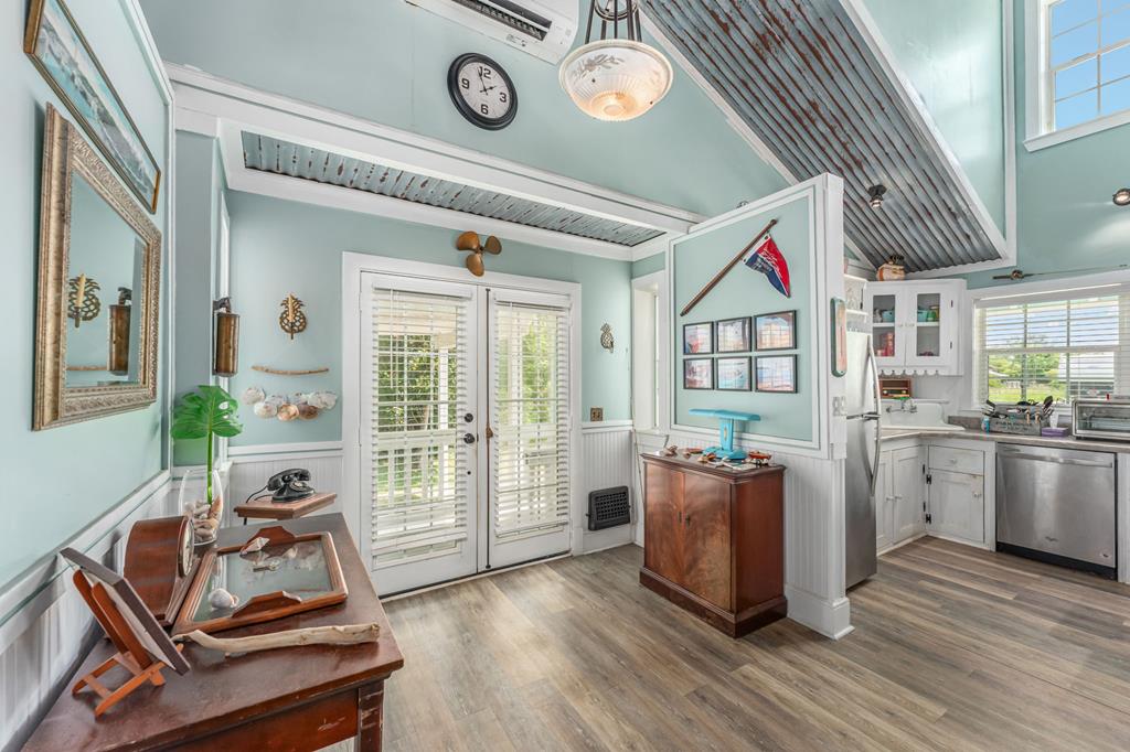7372 Georgia Ave, Port St. Joe 32456