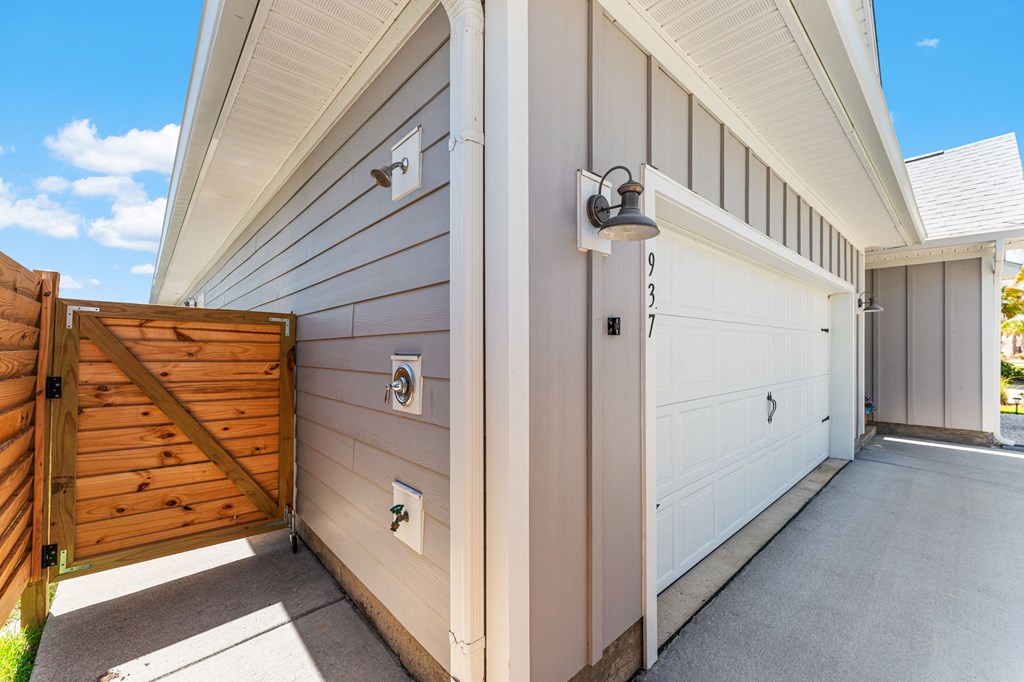 937 Backwater Rd, Port St. Joe 32456