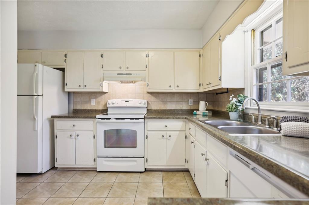 5480 Chanterella Court SW