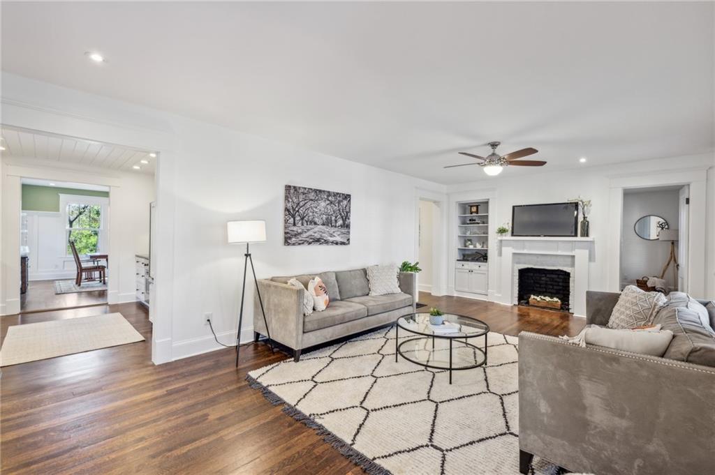 425 Hardendorf Avenue NE