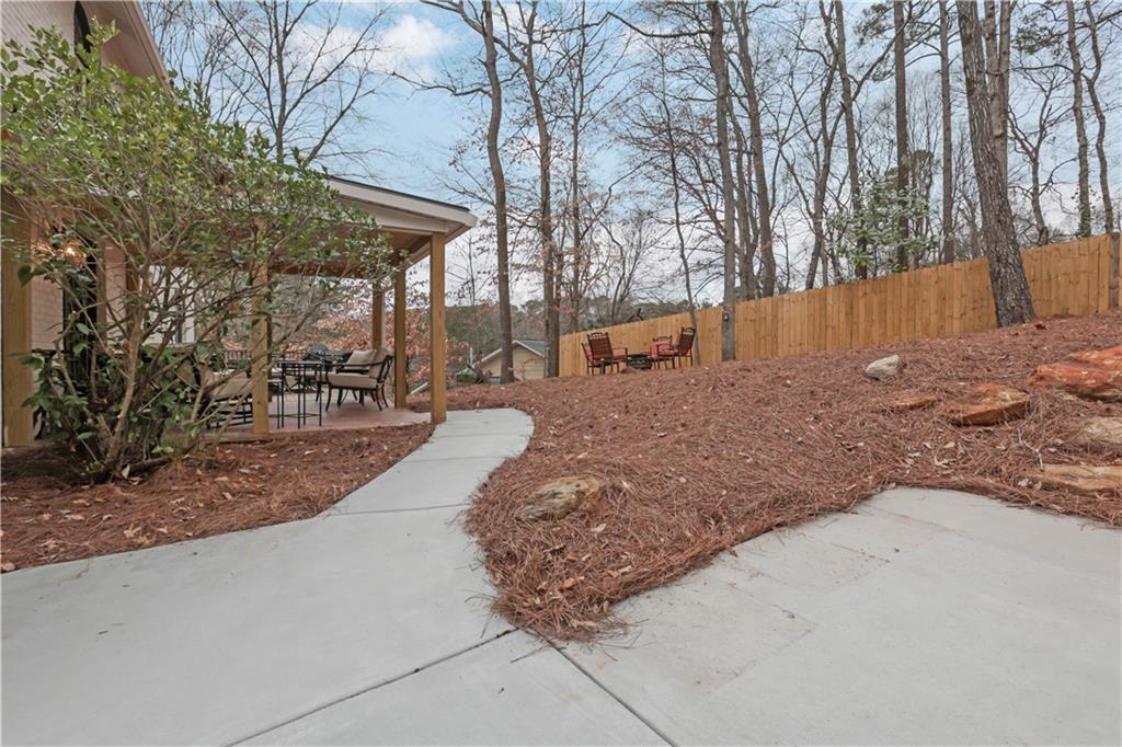 2233 Guinevere Way NE