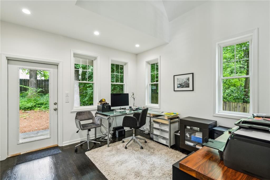 443 Lakeshore Drive NE