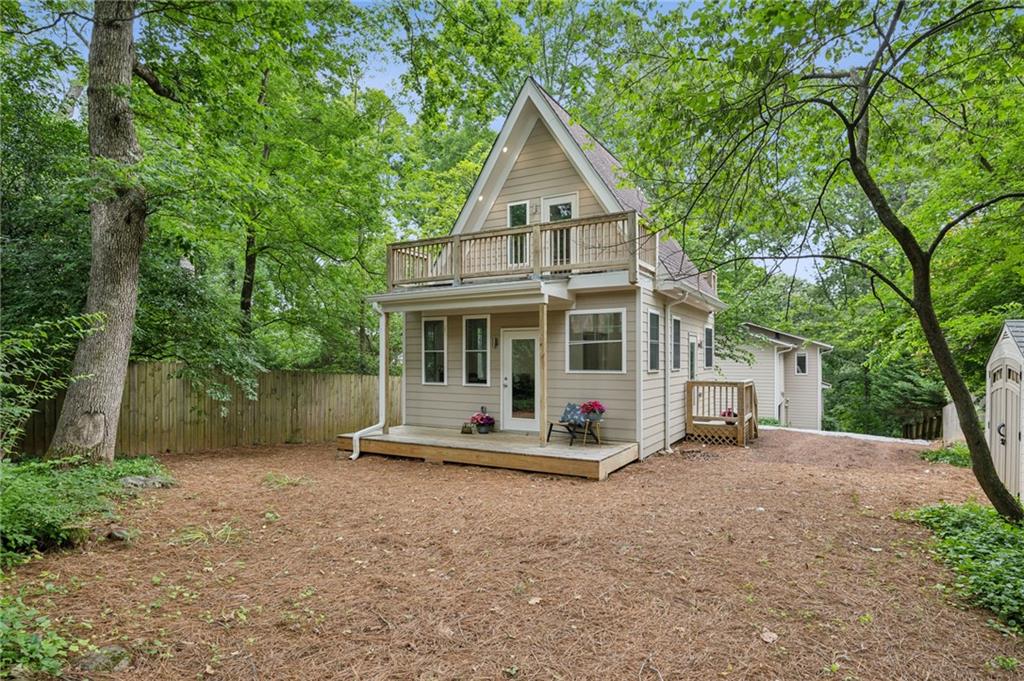 443 Lakeshore Drive NE