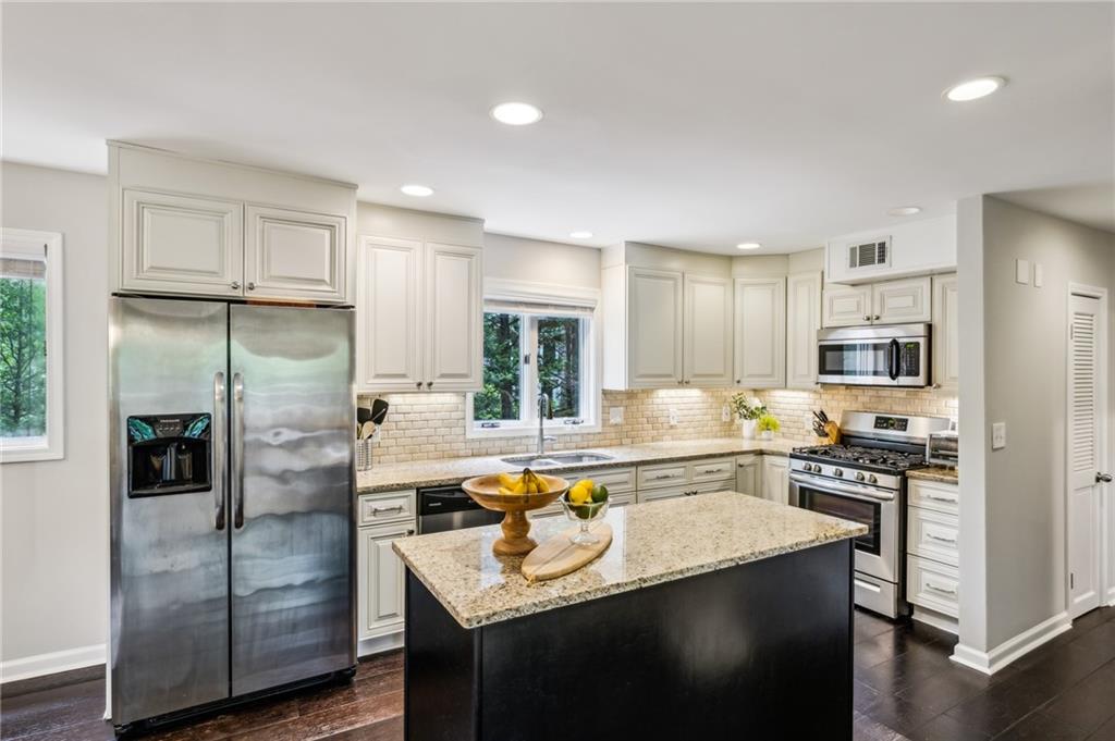 443 Lakeshore Drive NE