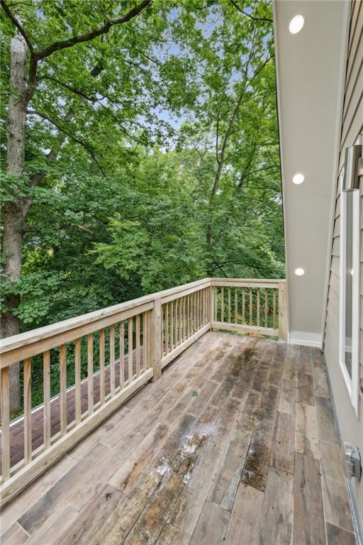 443 Lakeshore Drive NE