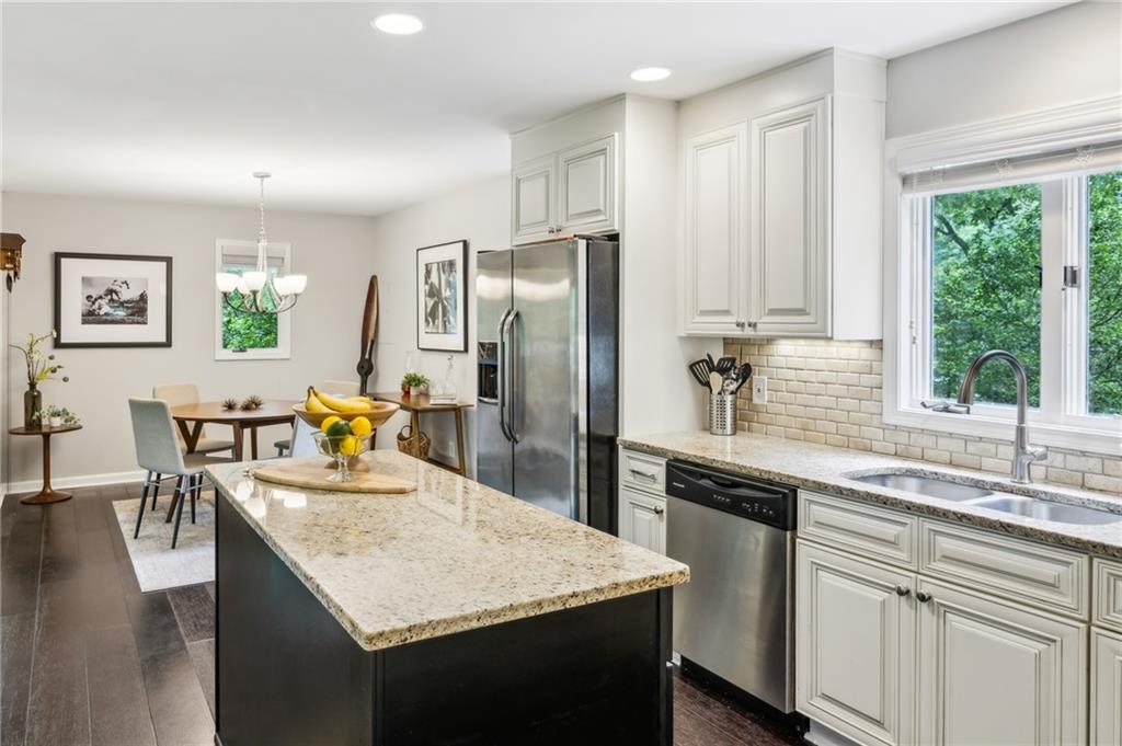 443 Lakeshore Drive NE
