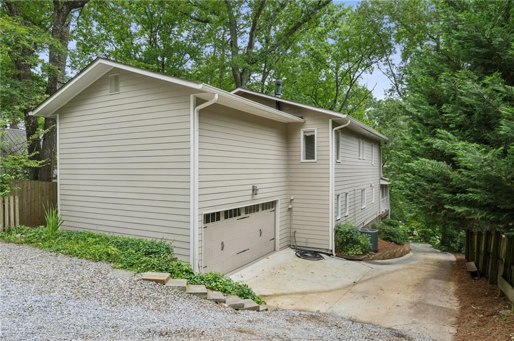 443 Lakeshore Drive NE