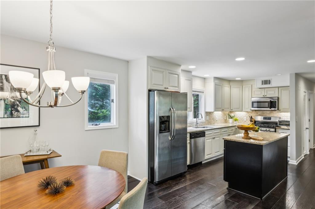 443 Lakeshore Drive NE
