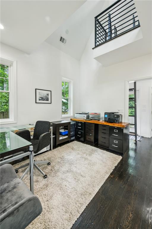 443 Lakeshore Drive NE
